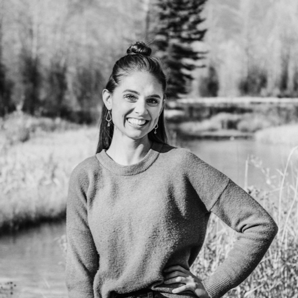 yoga teacher hannah saunders